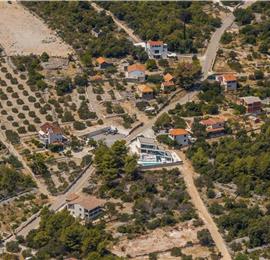 4 bedroom villa with heated pool and sea view in Vinišće, sleeps 8